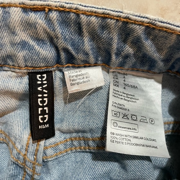 H&M size 4 Pale Jeans with holes - Picture 4 of 4